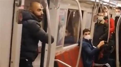 Metroda bıçak çeken adam